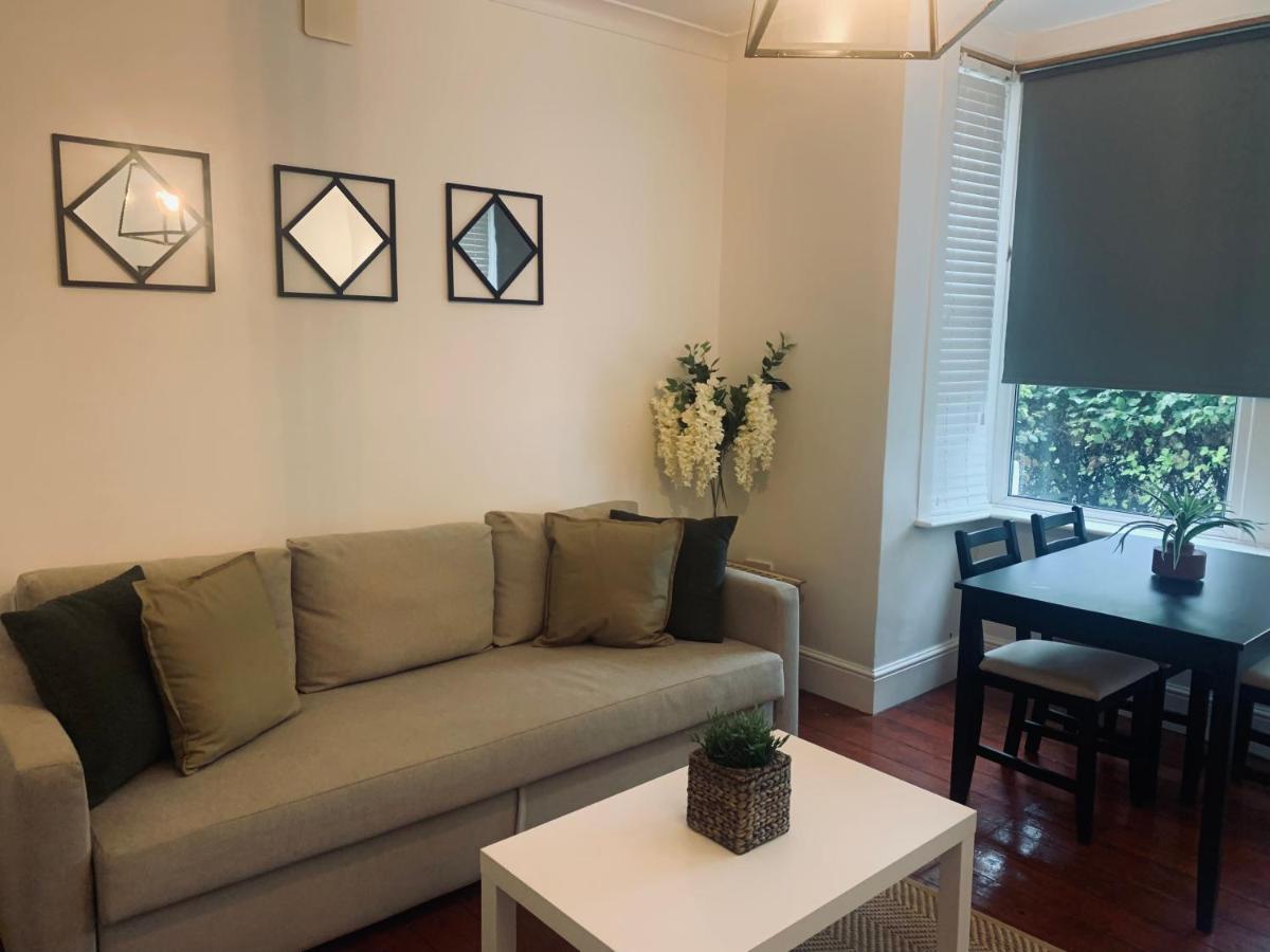 Unique 2 Bedroom Apartment In London/ Excel / Olympic City Close To Central Line Tube Station With Gated Parking Space Екстериор снимка