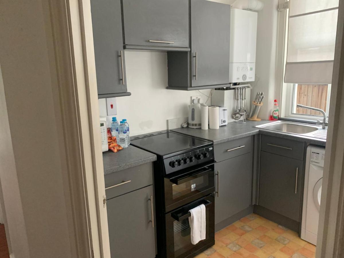 Unique 2 Bedroom Apartment In London/ Excel / Olympic City Close To Central Line Tube Station With Gated Parking Space Екстериор снимка